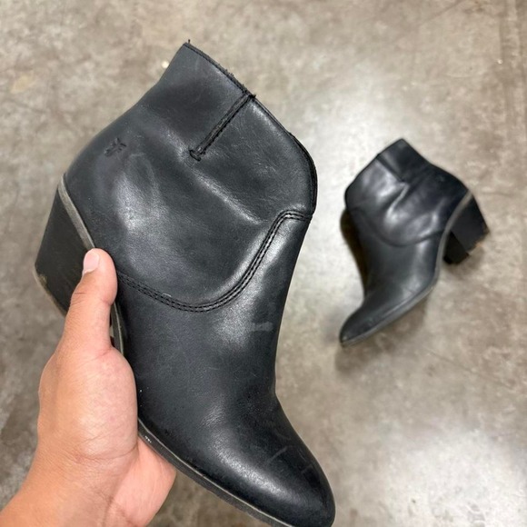 Frye Shoes - FRYE Jennifer Black Leather Ankle Boots Western Block Heel 3471729-BLK Womens 8